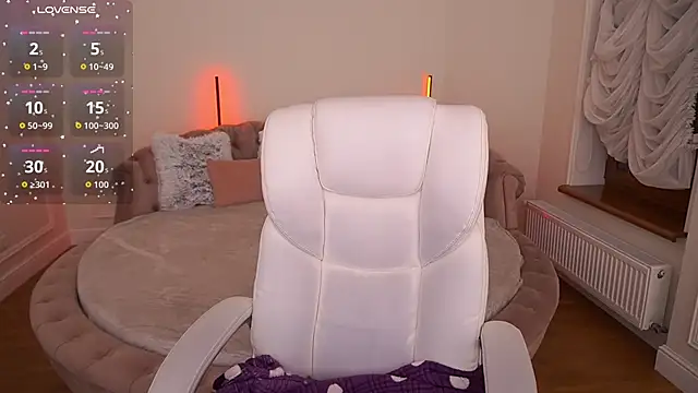 MagicLilu online show from December 4, 8:50 pm