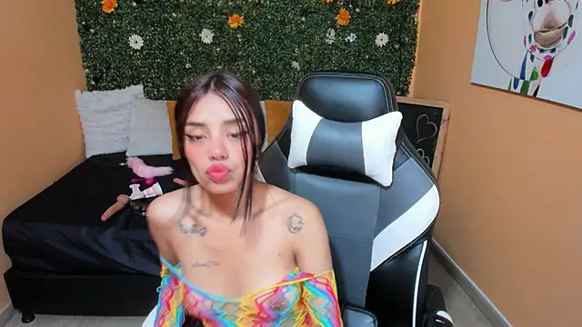 Snapshot of Tiffany_sander chatting on December 29, 3:33 am Tiffany sander online show from December 29, 3:33 am
