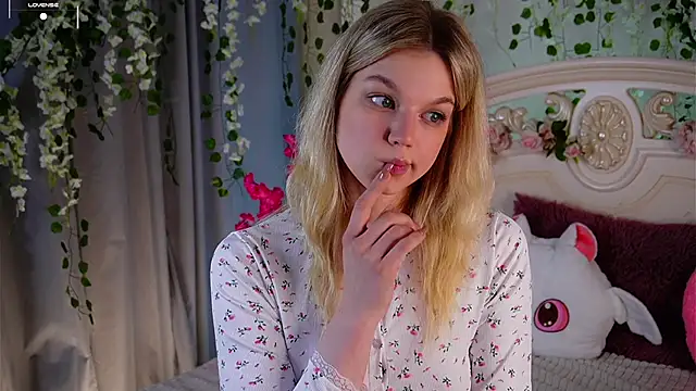 EdlinAlliston online show from October 22, 2:28 pm