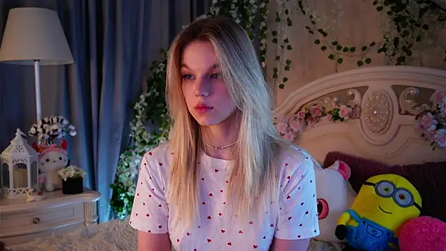 EdlinAlliston online show from December 14, 2:11 pm