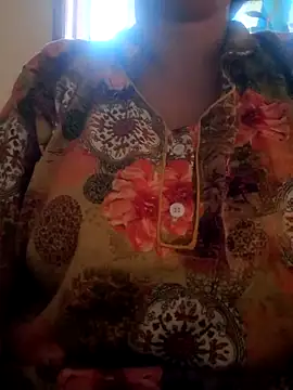 Snapshot of akshara_22 chatting on October 18, 11:33 am akshara 22 online show from October 18, 11:33 am