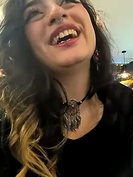 Lila Desiree online show from February 1, 2:05 am