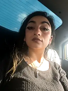 Lila Desiree online show from December 1, 2:00 pm