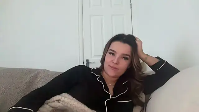 maisiesmithx online show from February 2, 4:00 pm