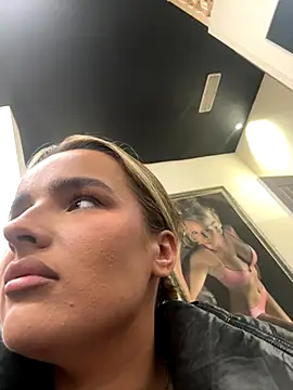 maisiesmithx online show from October 12, 4:22 am