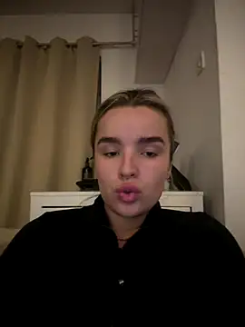 maisiesmithx online show from October 26, 10:25 pm