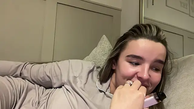 maisiesmithx online show from November 9, 9:02 pm