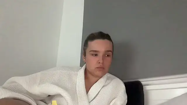 maisiesmithx online show from April 23, 8:11 pm