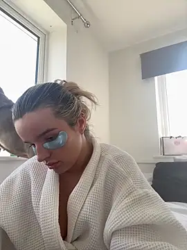 maisiesmithx online show from April 24, 11:12 am