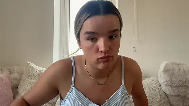Snapshot of maisiesmithx chatting on July 7, 5:17 pm maisiesmithx online show from July 7, 5:17 pm