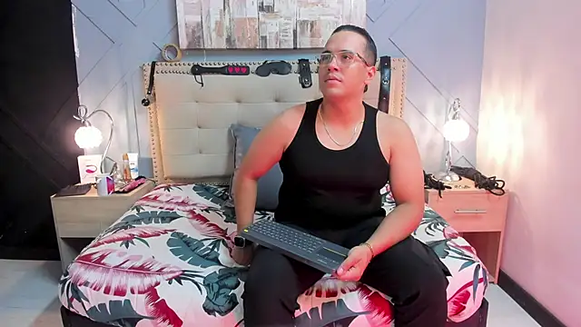 Vale n Matt online show from December 12, 3:10 am