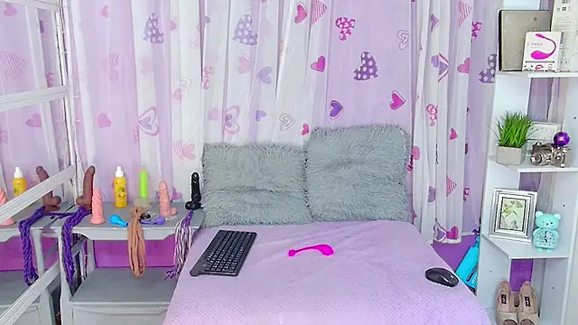 Snapshot of DevoniCollins chatting on February 7, 7:38 pm DevoniCollins online show from February 7, 7:38 pm