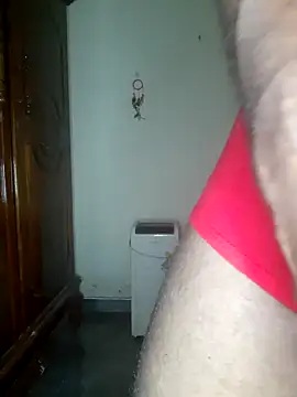 Snapshot of SuranSexy33 chatting on May 19, 5:14 am SuranSexy33 online show from May 19, 5:14 am