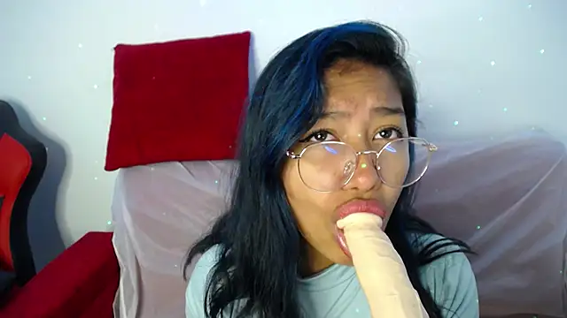 Snapshot of ricura_mily chatting on January 23, 4:41 am ricura mily online show from January 23, 4:41 am