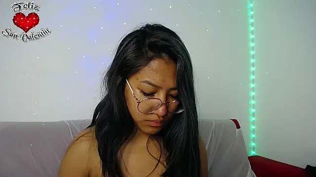 Snapshot of ricura_mily chatting on February 23, 4:50 am ricura mily online show from February 23, 4:50 am