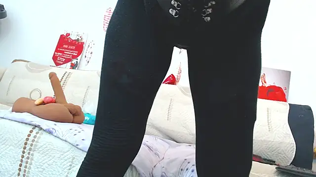 Snapshot of ForeverBarbie_ chatting on March 23, 5:43 am ForeverBarbie online show from March 23, 5:43 am