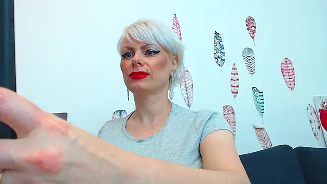 Snapshot of ForeverBarbie_ chatting on September 19, 11:16 pm ForeverBarbie online show from September 19, 11:16 pm