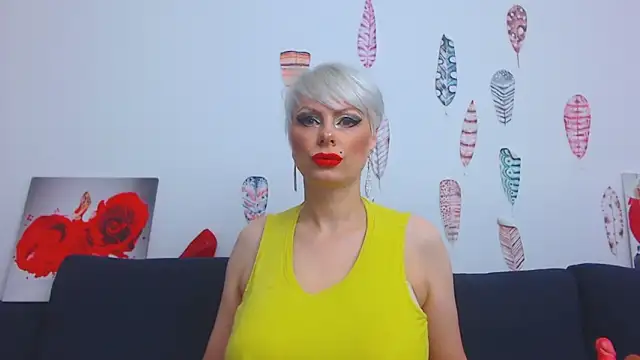 Snapshot of ForeverBarbie_ chatting on October 20, 11:05 pm ForeverBarbie online show from October 20, 11:05 pm