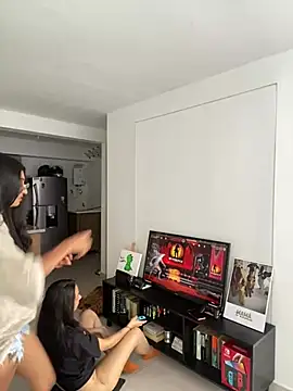 Snapshot of Annie-Hank chatting on December 11, 9:34 pm Annie-Hank online show from December 11, 9:34 pm