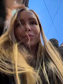 mur girl online show from December 4, 1:20 pm