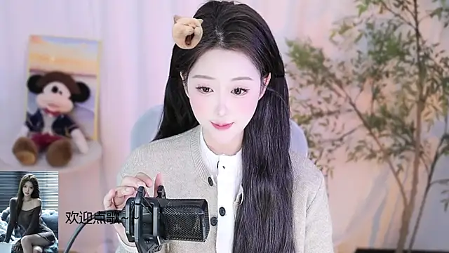 Arwyn-rr online show from February 16, 2:21 pm