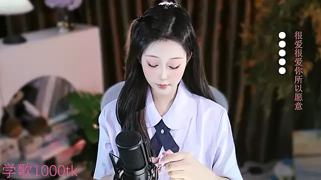 Arwyn-rr online show from September 9, 1:43 pm