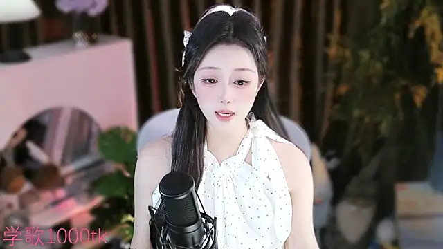 Arwyn-rr online show from September 14, 1:43 pm