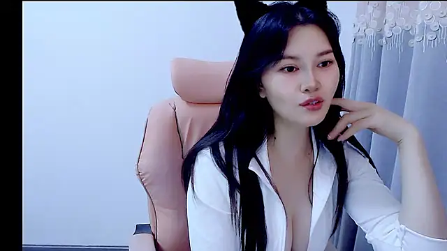 Snapshot of Little-sweet chatting on October 19, 1:28 am Little-sweet online show from October 19, 1:28 am