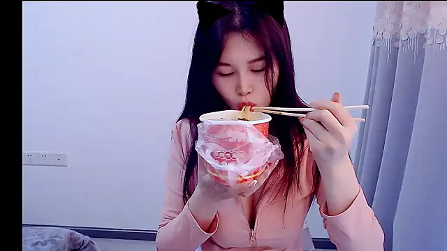 Snapshot of Little-sweet chatting on November 2, 1:08 am Little-sweet online show from November 2, 1:08 am