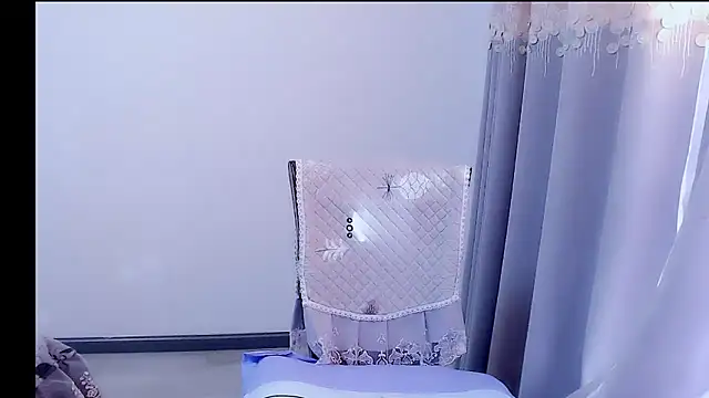 Snapshot of Little-sweet chatting on November 11, 1:27 am Little-sweet online show from November 11, 1:27 am