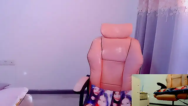 Snapshot of Little-sweet chatting on November 28, 1:41 am Little-sweet online show from November 28, 1:41 am