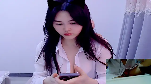 Snapshot of Little-sweet chatting on December 1, 12:59 am Little-sweet online show from December 1, 12:59 am