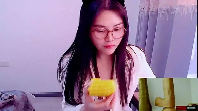 Snapshot of Little-sweet chatting on December 14, 3:34 am Little-sweet online show from December 14, 3:34 am