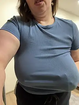 Snapshot of Your_Hot_Sister01 chatting on December 21, 2:47 pm Your Hot Sister01 online show from December 21, 2:47 pm