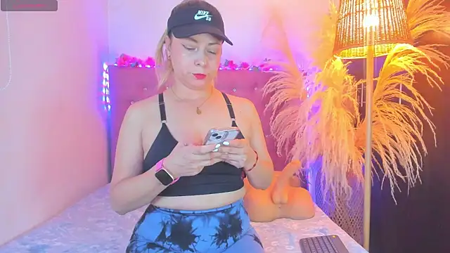  sexybunny  online show from April 22, 5:10 am