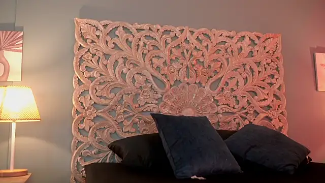 lupeebony online show from October 31, 7:48 pm