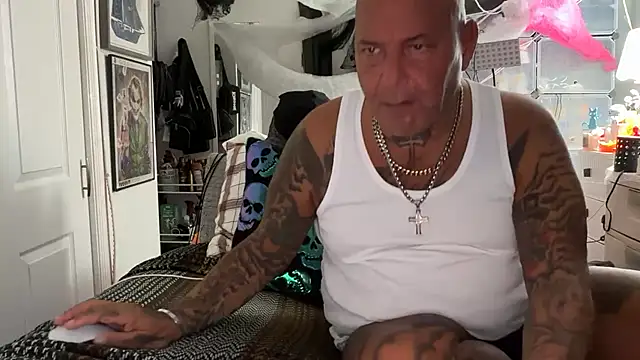 Snapshot of joeytatts66 chatting on September 30, 2:49 am joeytatts66 online show from September 30, 2:49 am