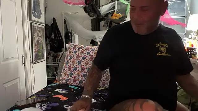 Snapshot of joeytatts66 chatting on October 3, 1:46 am joeytatts66 online show from October 3, 1:46 am