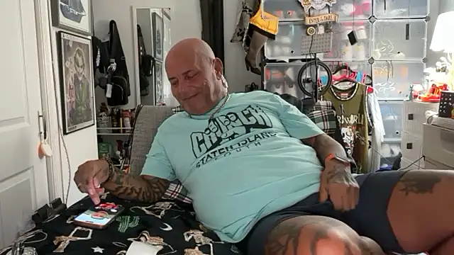 Snapshot of joeytatts66 chatting on October 28, 1:09 am joeytatts66 online show from October 28, 1:09 am