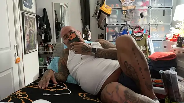 Snapshot of joeytatts66 chatting on November 4, 4:55 am joeytatts66 online show from November 4, 4:55 am