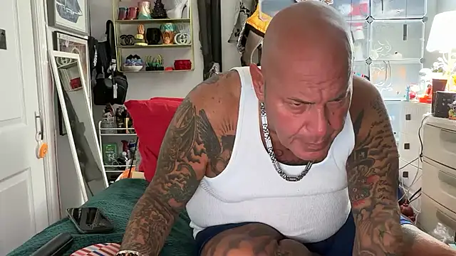 Snapshot of joeytatts66 chatting on November 12, 2:01 am joeytatts66 online show from November 12, 2:01 am