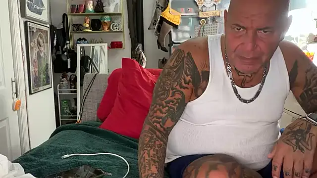 Snapshot of joeytatts66 chatting on November 15, 4:54 am joeytatts66 online show from November 15, 4:54 am