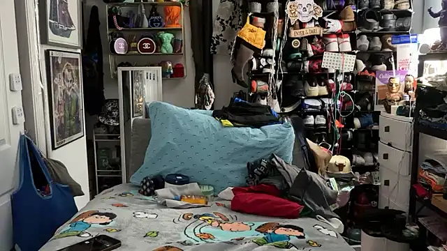 joeytatts66 online show from April 1, 1:17 am