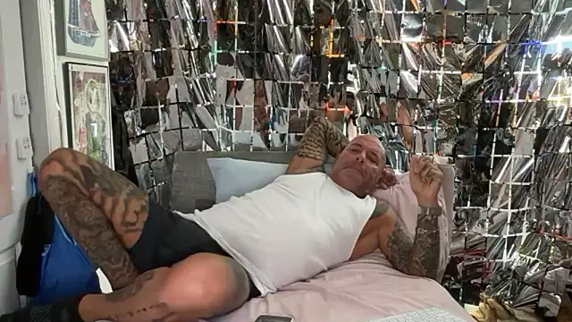 joeytatts66 online show from April 13, 1:55 am