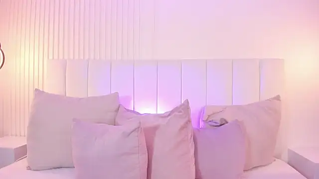 natali henao online show from March 11, 9:59 pm