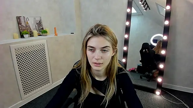 Snapshot of Cherry_Price chatting on December 20, 6:29 am Cherry Price online show from December 20, 6:29 am