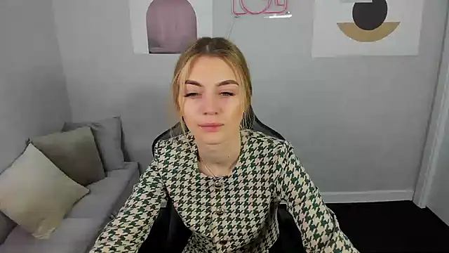 Snapshot of Cherry_Price chatting on January 13, 4:18 am Cherry Price online show from January 13, 4:18 am