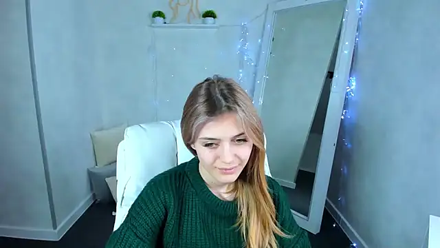 Snapshot of Cherry_Price chatting on February 13, 4:11 am Cherry Price online show from February 13, 4:11 am