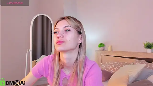 Snapshot of Cherry_Price chatting on December 14, 11:53 pm Cherry Price online show from December 14, 11:53 pm