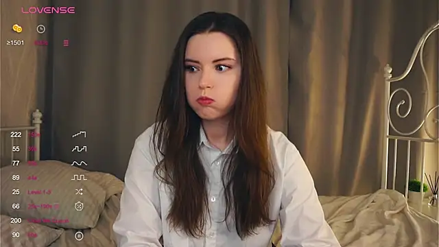 LoraDevon online show from February 7, 4:03 pm